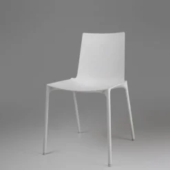 Chaise blanche design du 21e siècle, Belgique