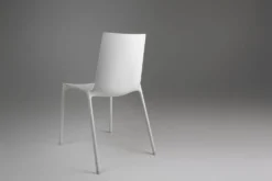 Chaise blanche design du 21e siècle, Belgique