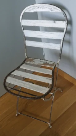 Chaise de jardin ancienne