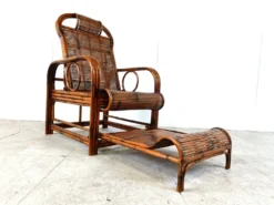 Chaise de jardin, chaise longue en rotin et bambou, années 1950