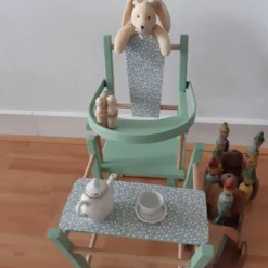 Chaise haute de poupee vintage