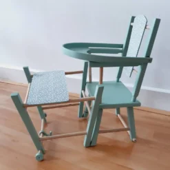 Chaise haute de poupee vintage