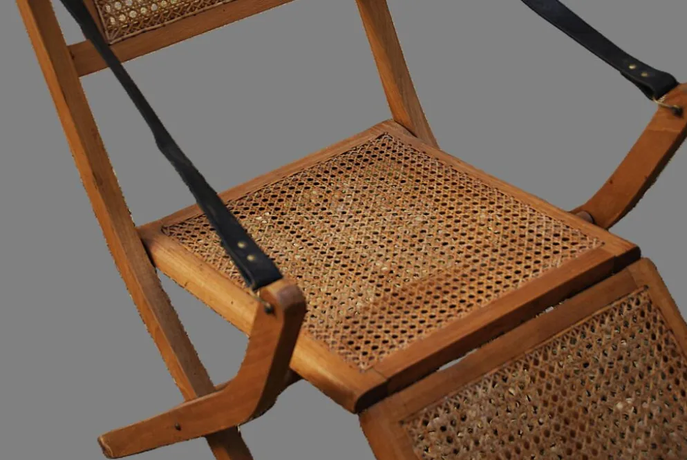 Chaise longue cannée XIXème siècle de style colonial