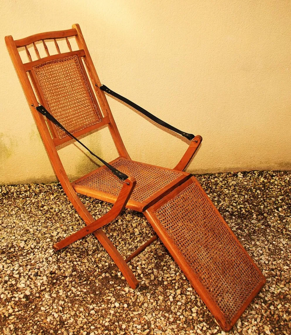 Chaise longue cannée XIXème siècle de style colonial