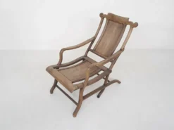 Chaise longue chinoise du 19ème siècle en bois massif