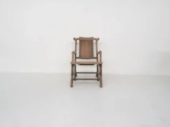 Chaise longue chinoise du 19ème siècle en bois massif