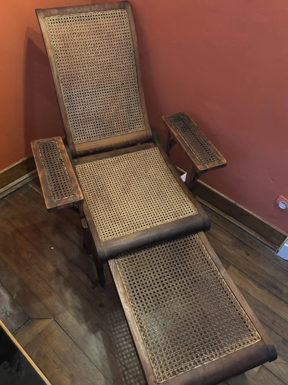 Chaise longue de paquebot, bain de soleil colonial