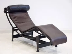 Chaise longue LC4 de Cassina par Le Corbusier, Charlotte Perriand et Pierre Jeanneret.