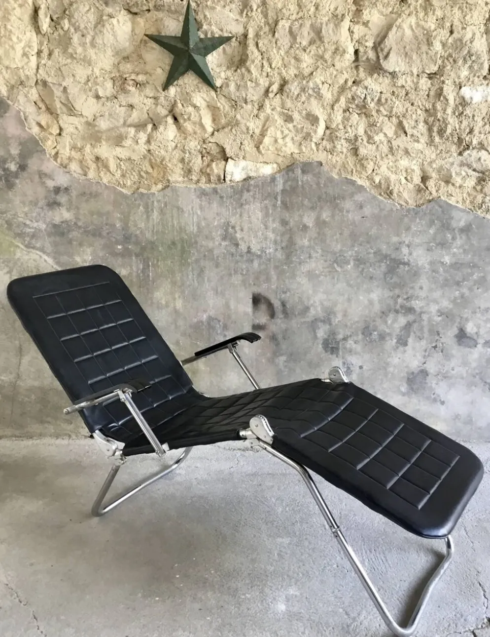 Chaise longue ou transat Condor en cuir noir - made in France - design 1970