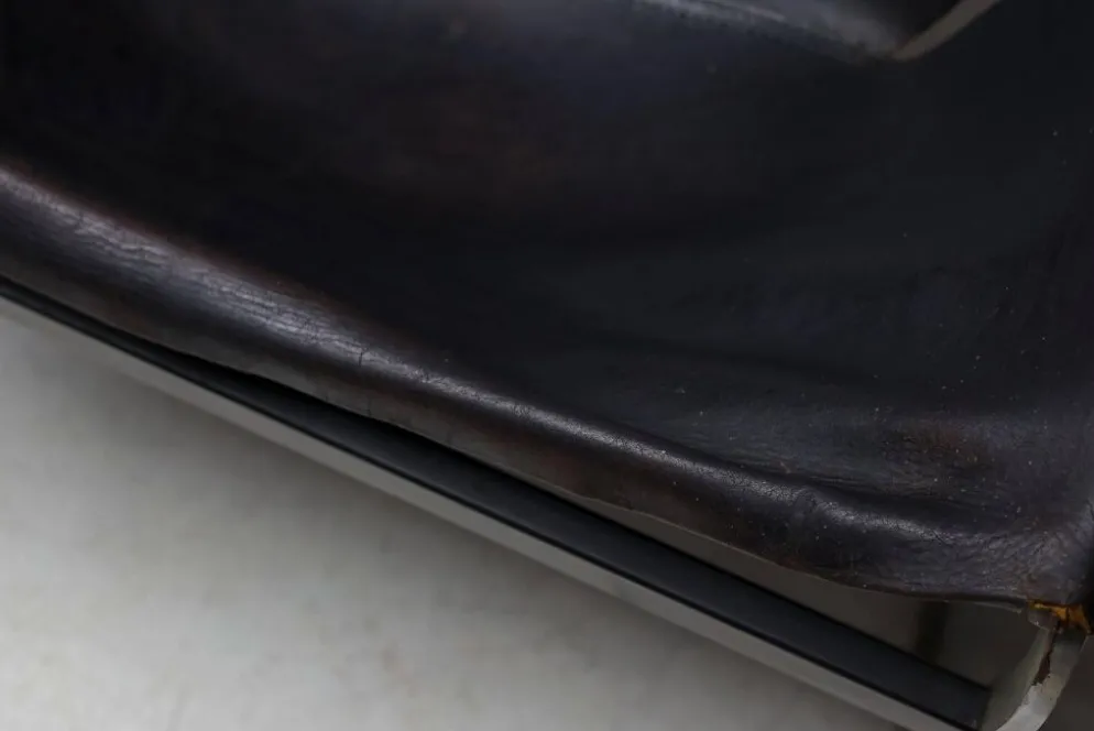 Chaise longue Pierre Paulin F444 en cuir noir - Tout original, Vintage