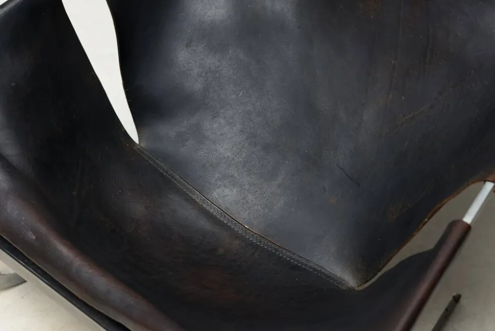 Chaise longue Pierre Paulin F444 en cuir noir - Tout original, Vintage