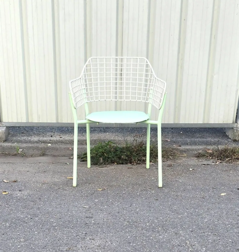Chaise Lyze, EMU