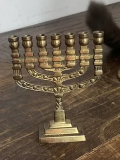 Chandelier, menorah à sept branches, en laiton