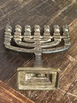Chandelier, menorah à sept branches, en laiton