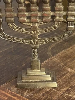 Chandelier, menorah à sept branches, en laiton