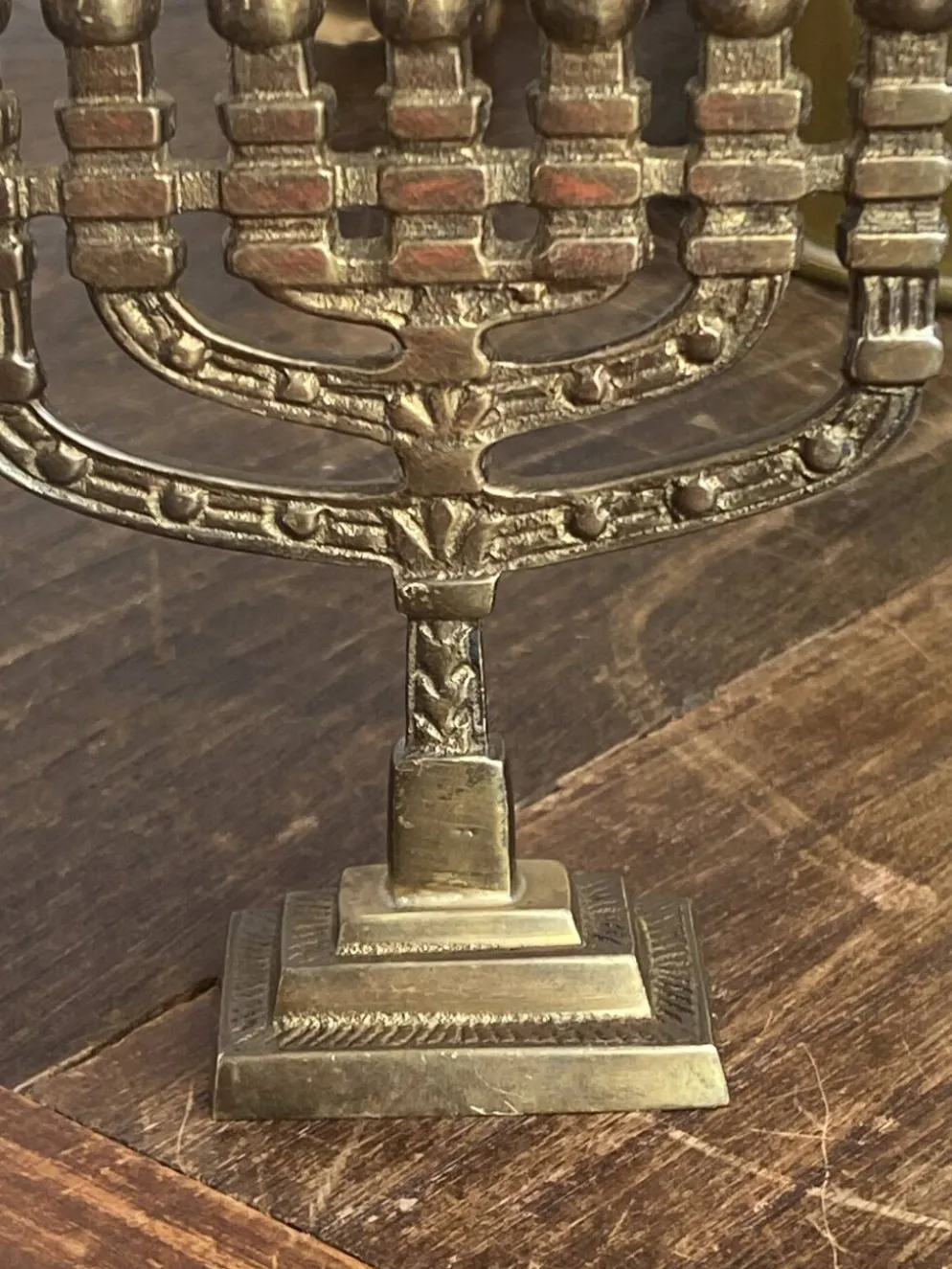 Chandelier, menorah à sept branches, en laiton