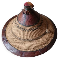 Chapeau africain ancien artisanal