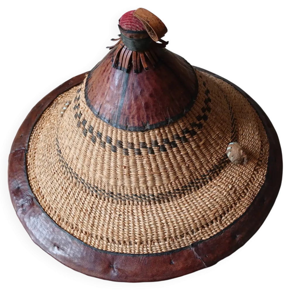 Chapeau africain ancien artisanal