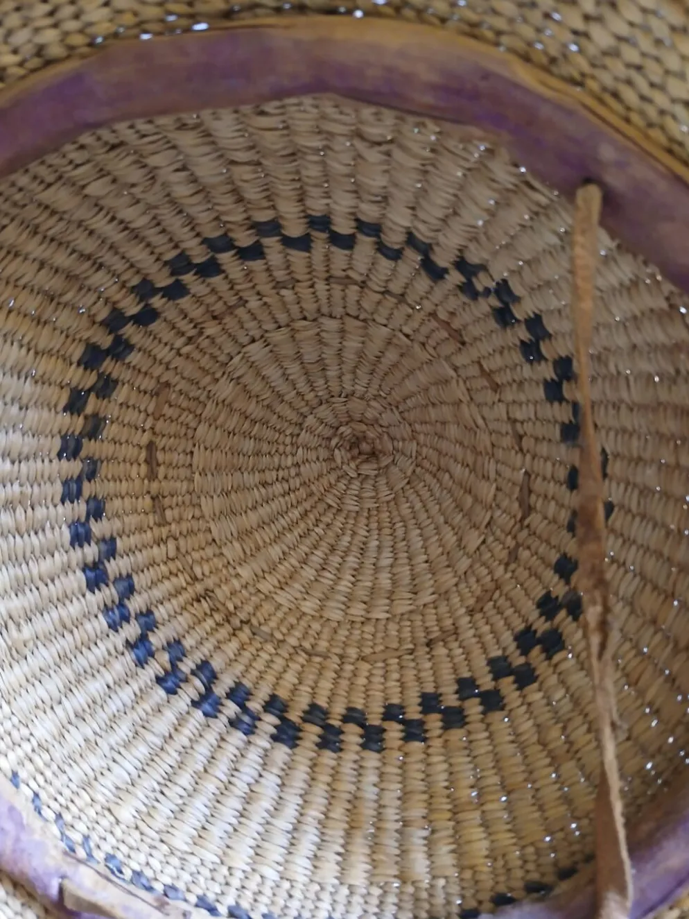 Chapeau africain ancien artisanal