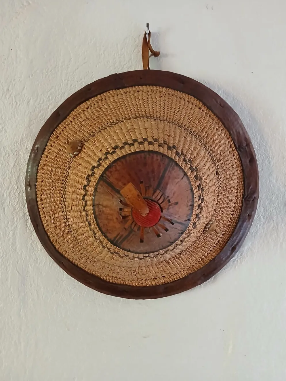 Chapeau africain ancien artisanal
