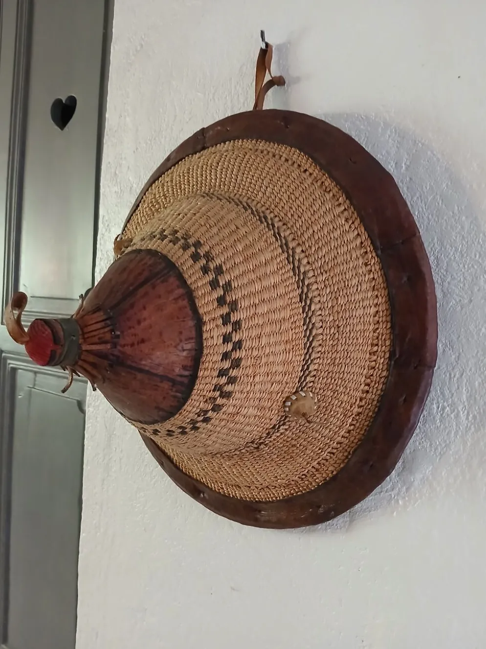 Chapeau africain ancien artisanal