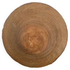 Chapeau asiatique ancien de décoration.