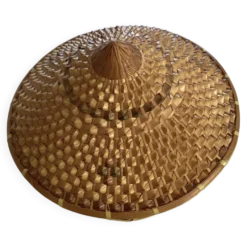 Chapeau Asiatique dimensions : hauteur -16 cm- diamètre -42 cm-