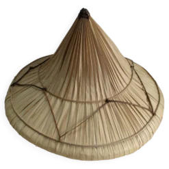 Chapeau asiatique rotin et fibres végétales -vintage