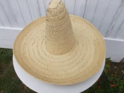 Chapeau asiatique sombréro osier