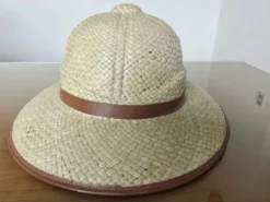 Chapeau, casque colonial, en osier, décoration murale, années 60 70