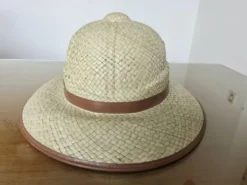 Chapeau, casque colonial, en osier, décoration murale, années 60 70