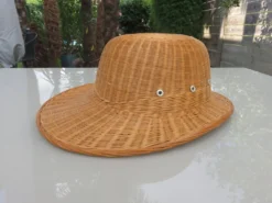 Chapeau, casque colonial, en rotin, osier, décoration murale, 1960 - 1970