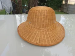 Chapeau, casque colonial, en rotin, osier, décoration murale, 1960 - 1970
