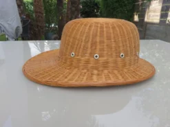 Chapeau, casque colonial, en rotin, osier, décoration murale, 1960 - 1970