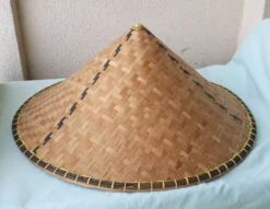 Chapeau chinois en paille