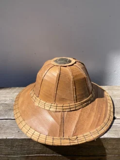 Chapeau colonial bambou années 70 décoration murale