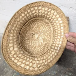 Chapeau colonial en fibres tressées