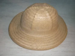Chapeau colonial, safari en paille