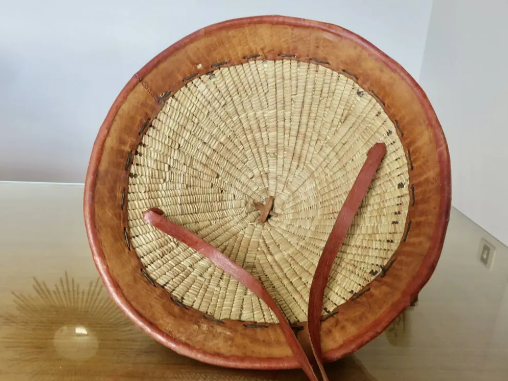 Chapeau conique africain, Fulani, en cuir et corde tressée, année 1900
