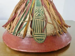 Chapeau conique africain, Fulani, en cuir et corde tressée, année 1900