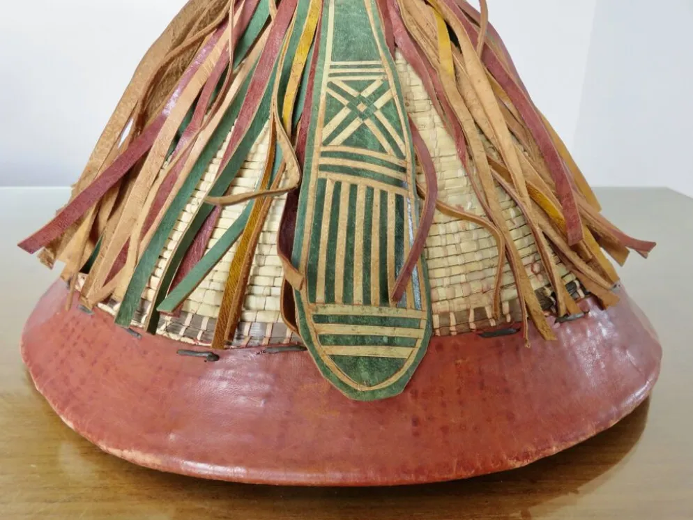 Chapeau conique africain, Fulani, en cuir et corde tressée, année 1900