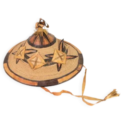 Chapeau traditionnel peul ou Tengaade fabriqué à partir de matériaux naturels d'Afrique