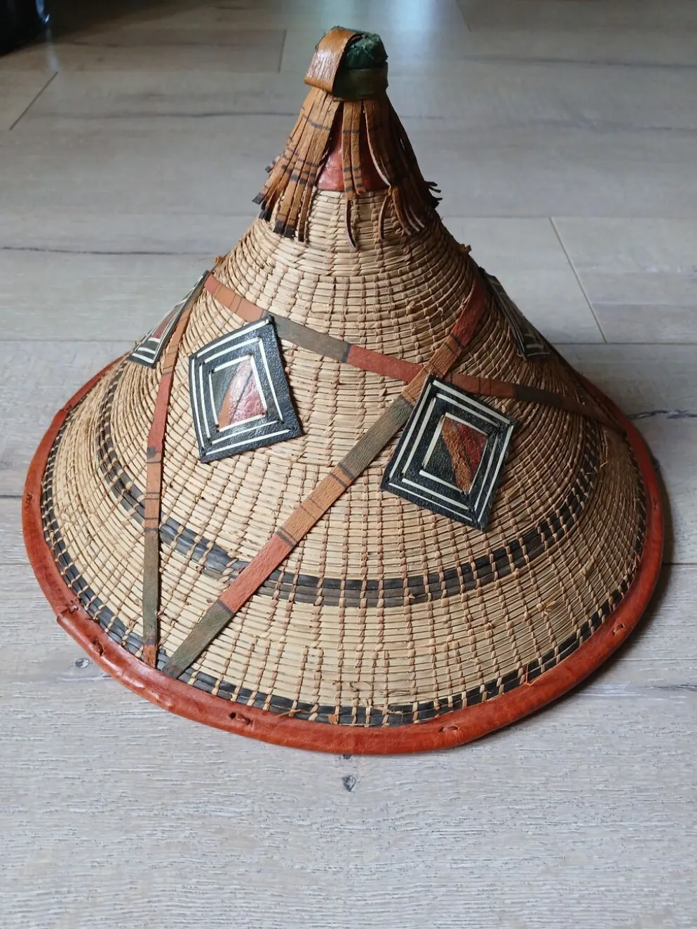 2 chapeaux africains anciens