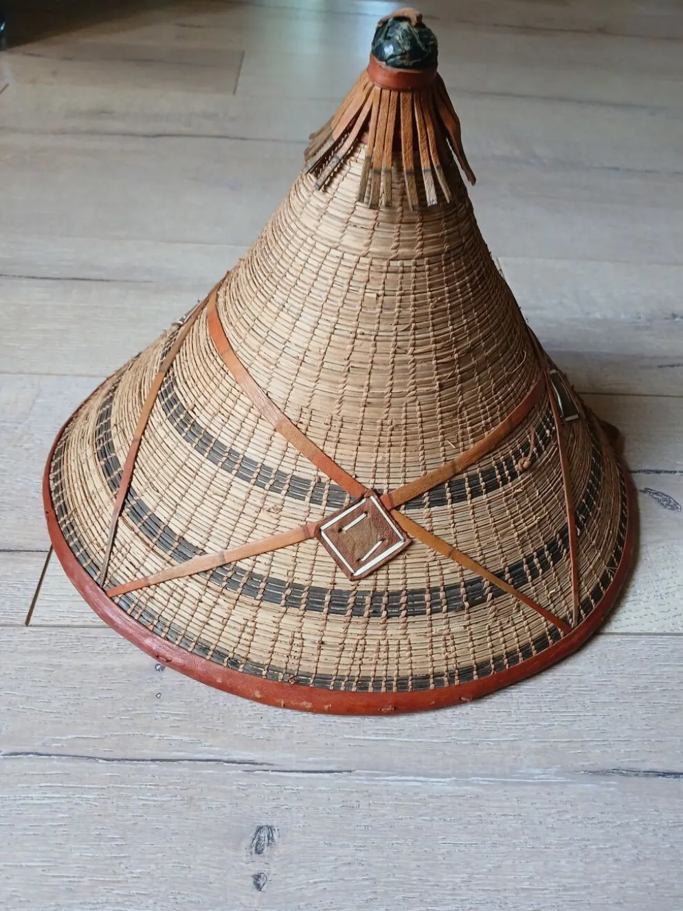 2 chapeaux africains anciens