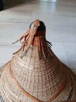 2 chapeaux africains anciens