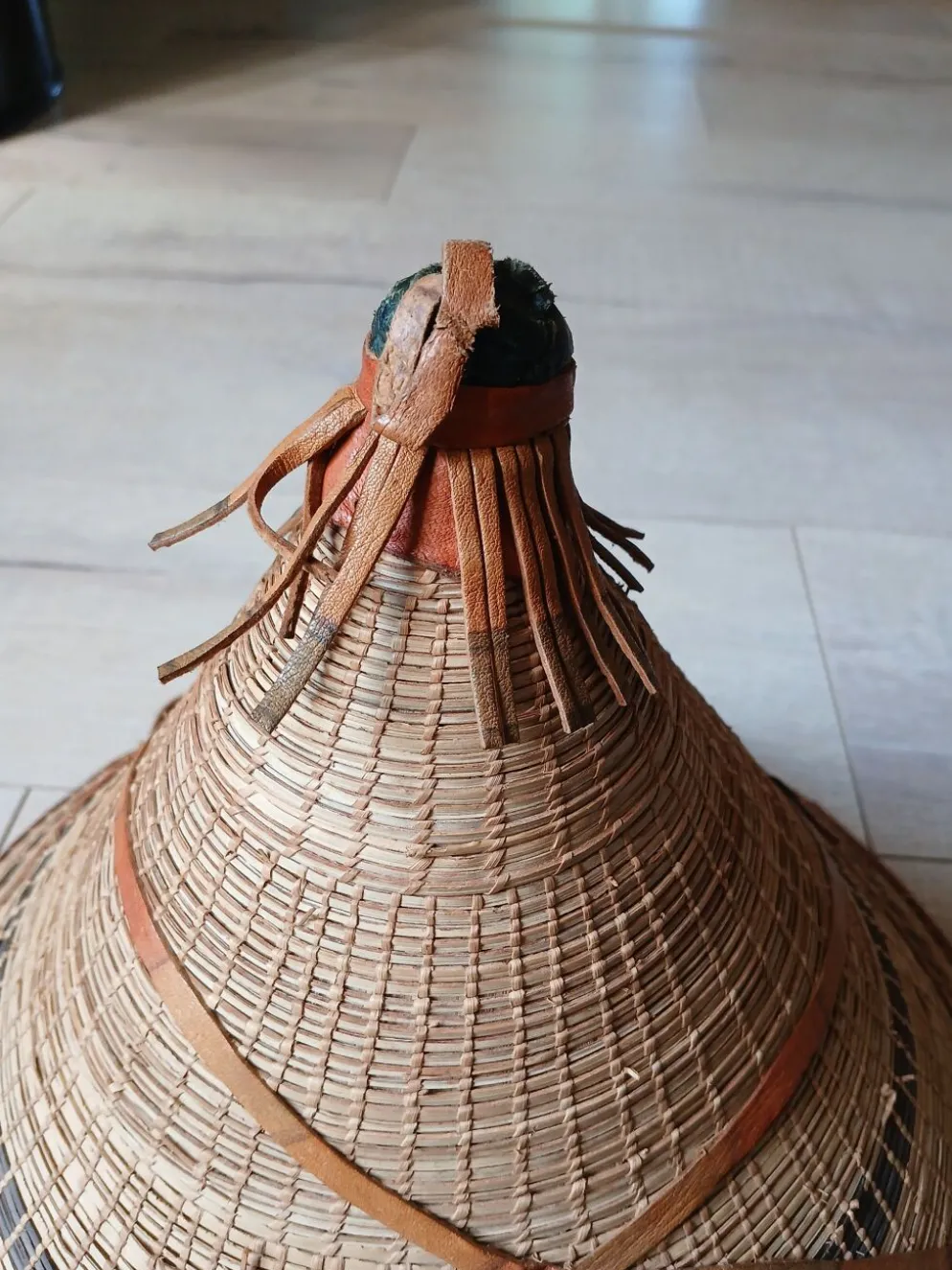 2 chapeaux africains anciens