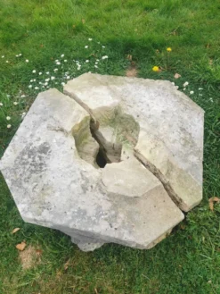 Chapiteau en pierre
