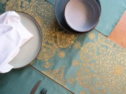 Chemin de table en soie jade doré karakusa