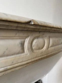 Cheminée ancienne marbre de Carrare, style Louis XV — à déposer