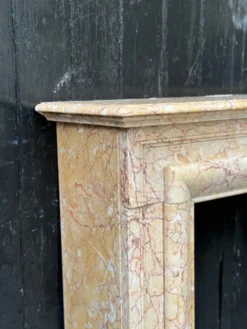 Cheminée de style Louis XIV en marbre jaune Trets vers 1880